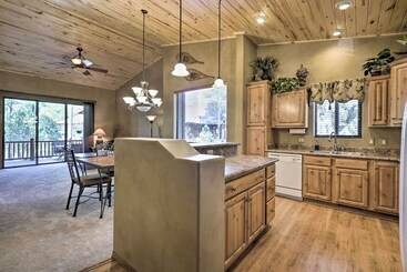 بيت ريفى Charming Cabin Retreat   4 Mi To Fool Hollow Lake!