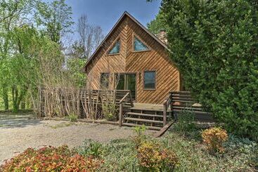 コテージ Cozy Cabin W/ Mtn Views,  7 Mi To Weaverville!
