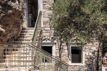 فندق ريفى Zos Suites