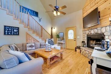 קוטג'' Dog Friendly Nutrioso Cabin W/ Wraparound Porch!