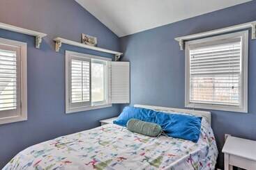 קוטג'' Lake Erie Waterfront Home W/ Sunroom & Yard!