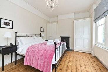 Сельский дом Family Home Near Clapham Common By Underthedoormat