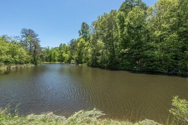 Сельский дом Pet Friendly Cabin Hot Tub, Games & Fishing Pond