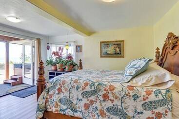 بيت ريفى Mckinleyville Getaway W/ Hot Tub & Ocean Views!