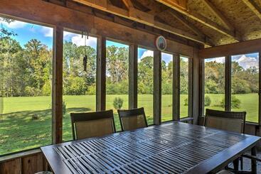 별장 Ooltewah Cabin W/ Grill, Pool Table & Porch!