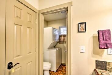 بيت ريفى Peaceful Hoodsport Home: Lake Access & Forest View