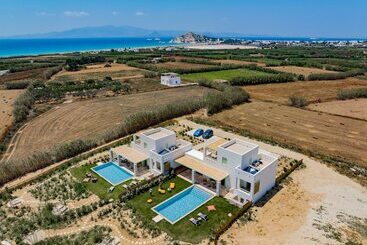 מלון דירות Plioni Villas & Suites