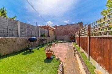 レジデンス Stylish 3 Bed House With Free Parking & Wifi