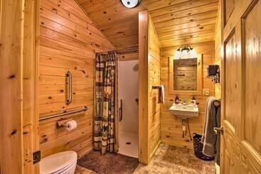 コテージ Rural Cabin Hideaway W/ Fire Pit & Mtn Views!