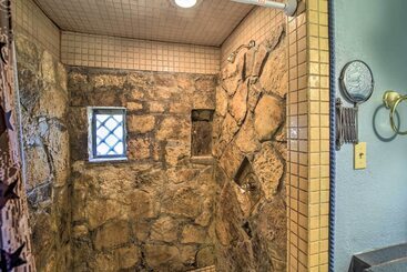 Countryside Cottage: 17 Mi To Downtown San Antonio