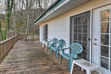 コテージ Secluded Bryson City Home W/ Deck, Steps To Creek!