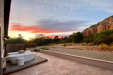 茅舍 Secluded Sedona Escape W/ Patio & Red Rock Views!