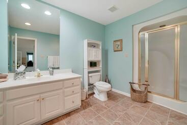 کلبه Sevierville Home W/ Mountain Views ~ 1 Mi To Town!