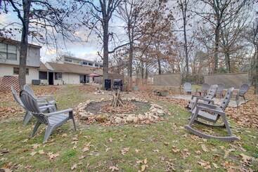 コテージ Tahlequah Duplex W/ Screened In Porch & Fire Pit!