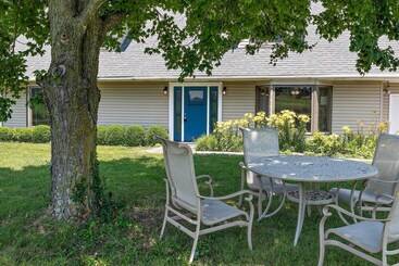 茅舍 Tranquil Family Home W/ Yard, 14 Mi To Springfield
