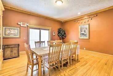 별장 Spacious Mcarthur Home: Private Hot Tub + Pond!