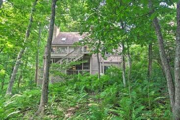 بيت ريفى Wintergreen Resort Home W/ 2 Decks + Ski Access!