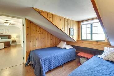 Сельский дом Bright Lakeside Home W/ Deck: 2 Mi To Rainbow Lake