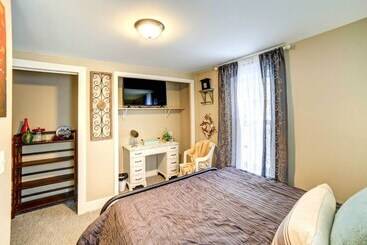 Сельский дом Charming Negaunee Home ~ 2 Mi To Teal Lake!