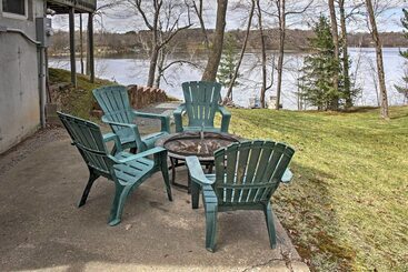 بيت ريفى Cozy Balsam Lake Home: Deck, Private Dock + Kayaks