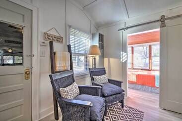 Cozy Cottage W/ Fire Pit: 1 Mi To Lake Mi Beaches!