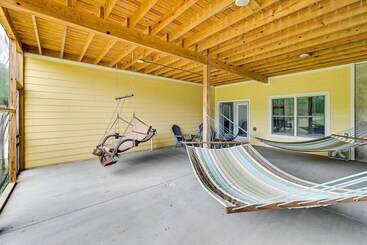 קוטג'' Family Friendly Russell Springs Home W/ Game Room!