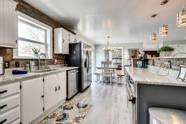 별장 Lake Buchanan Island Hideaway W/ Private Beach!