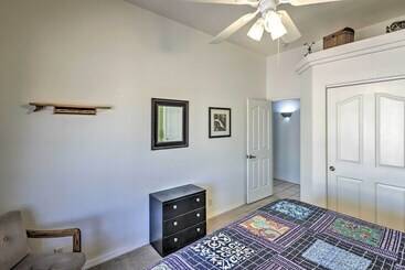 کلبه Lake Havasu City Abode W/ Pool + Mountain Views!