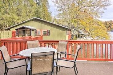 コテージ Lakefront Zirconia Home W/ Boathouse & Dock!