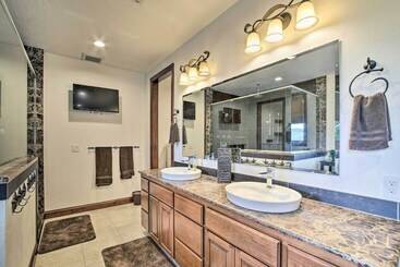بيت ريفى Luxe Coos Bay Escape W/ Patio + River Views!