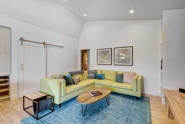 بيت ريفى Fireplace & Deck: Modern Cabin In Grand Lake!