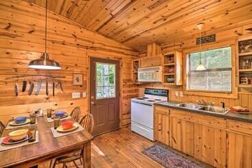 茅舍 Mountain View Cabin W/ Wraparound Deck!