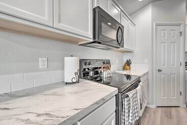 بيت ريفى Newly Built Caldwell Home W/ Yard, Near Downtown!
