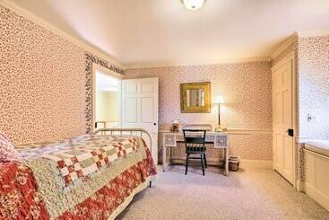 بيت ريفى Pet Friendly Quantico Home W/ River Views!