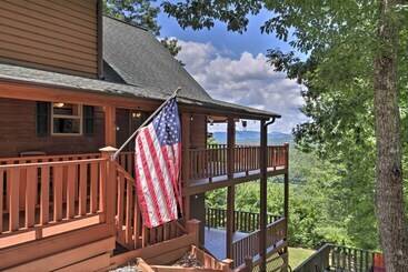 コテージ Picturesque Murphy Cabin W/ Fire Pit & Views!