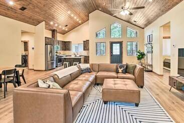 קוטג'' Fire Pits, Spacious Yard: Wooded Pinetop Escape!