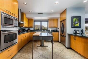 茅舍 Sleek Sedona Abode W/ Hot Tub + Outdoor Hangout!