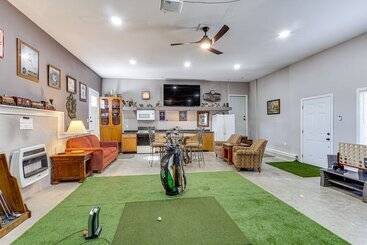 茅舍 Spacious Lake Of The Ozarks Escape W/ Deck & Views