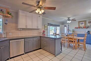 茅舍 Walk To Lake Texoma: Family Friendly Retreat!