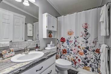 별장 Updated Harpers Ferry Home: Only Half Mi To River!