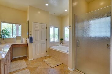 کلبه Updated Tucson Home W/ Panoramic Mtn Views & Pool!