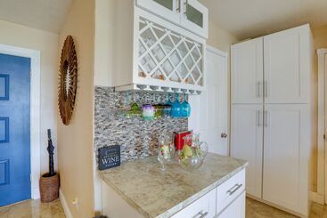 بيت ريفى Waterfront Home W/ Game Room, 2 Miles To Beach!