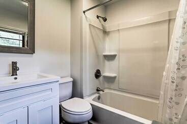 بيت ريفى Wawayanda House On 62 Acres   Multiple Fireplaces!