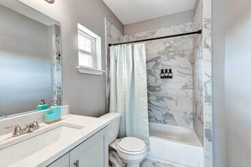 کلبه Arlington Home W/ Yard: 2 Mi To At&t Stadium!