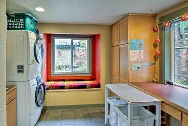 茅舍 Beautiful Home On Hood Canal W/ Hot Tub & Dock!