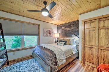 茅舍 Fire Pit & Grill: Modern Beech Mountain Cabin!