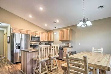 کلبه Breezy Point Cabin W/ Fire Pit   Walk To Lake