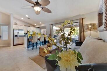 Сельский дом Charming Scottsdale Home W/ Pool, Hot Tub + Patio!