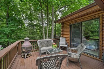 茅舍 2 Decks & Fire Pit: Scenic Beech Mountain Retreat!