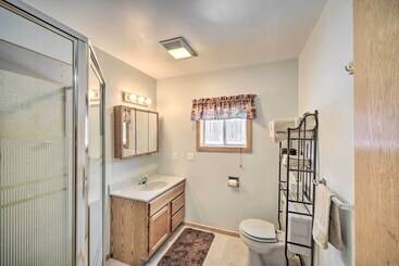 بيت ريفى Cozy Birchwood Retreat On Utv Trail W/ Hot Tub!